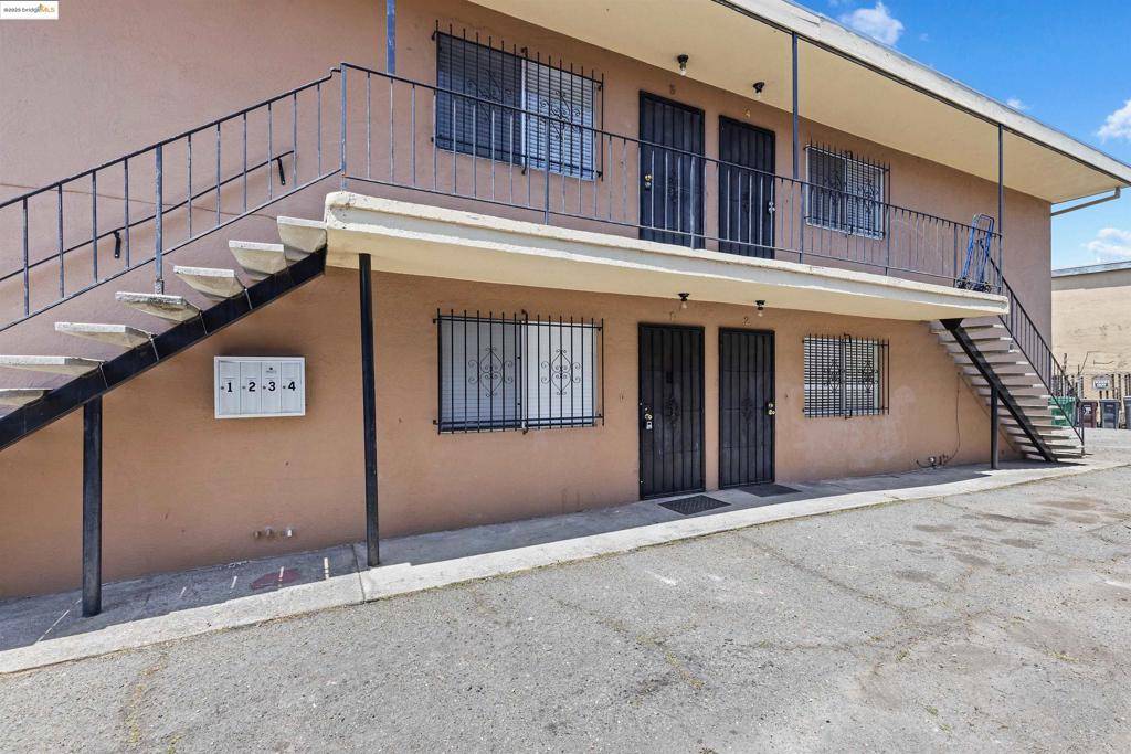 Oakland, CA 94603,9918 Walnut St