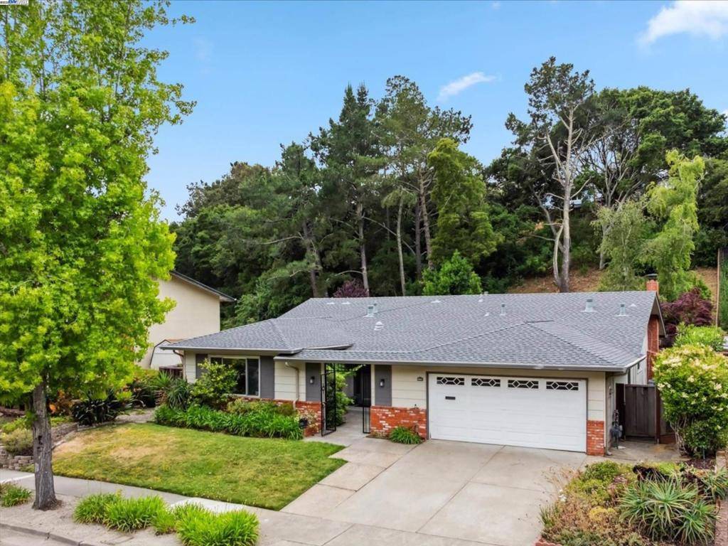 Oakland, CA 94605,8161 Surrey Ln