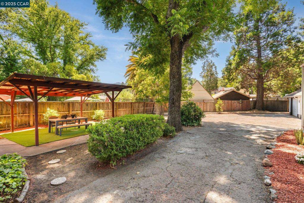 San Anselmo, CA 94960,1019 Sir Francis Drake Blvd