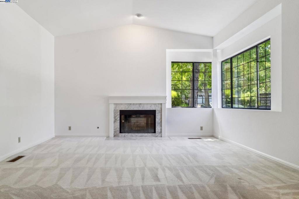 Pleasanton, CA 94550-7451,208 Heritage Ln