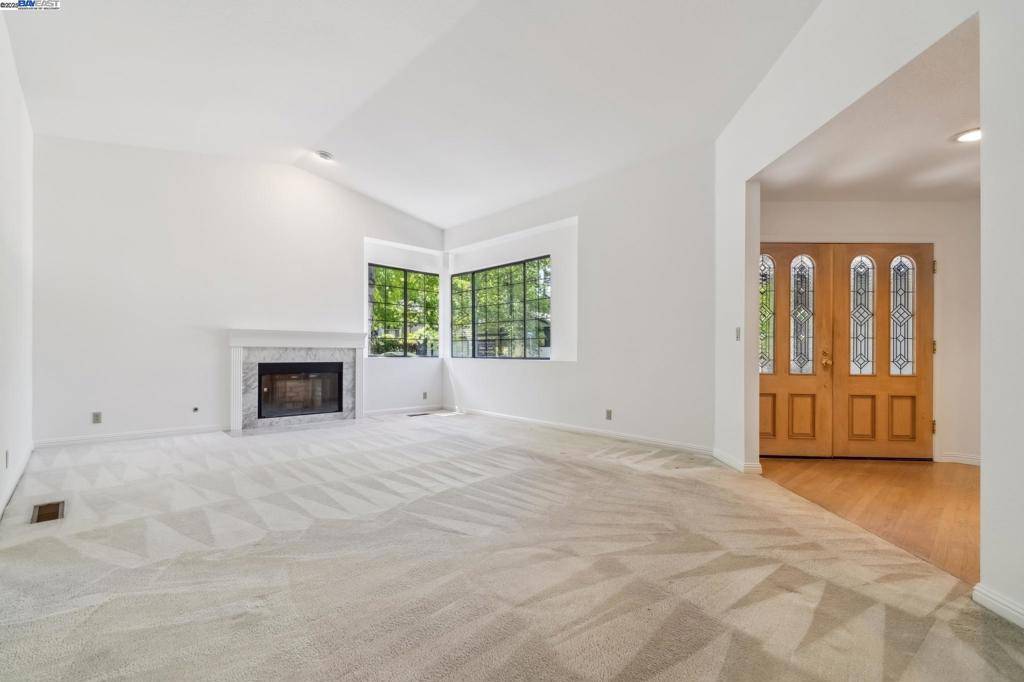 Pleasanton, CA 94550-7451,208 Heritage Ln