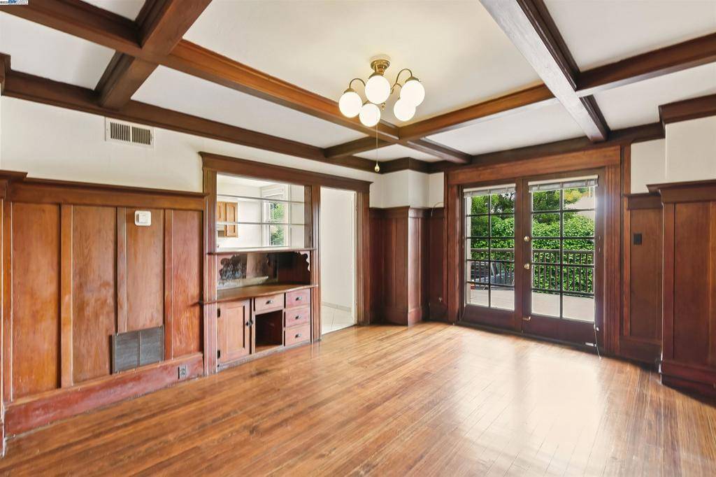 San Francisco, CA 94117,64 Woodland Ave