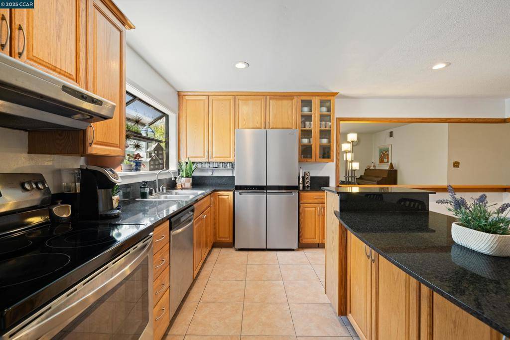 Pinole, CA 94564,925 Tara Hills Dr