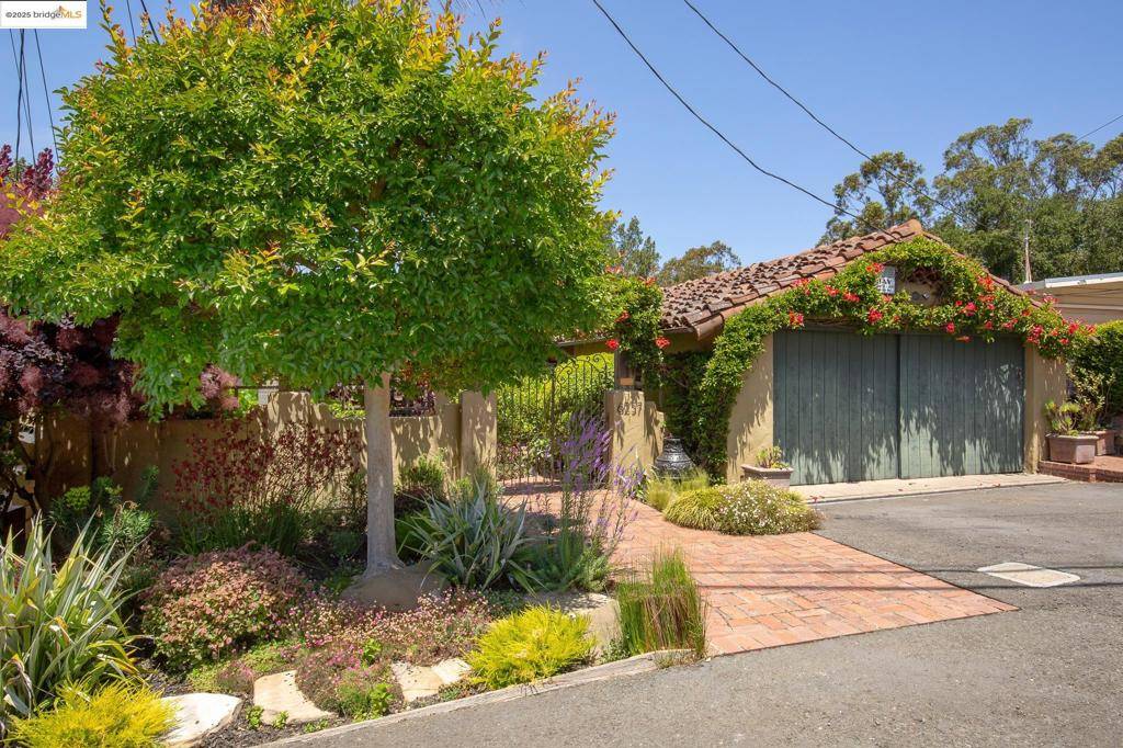 Oakland, CA 94611,6257 Girvin Dr