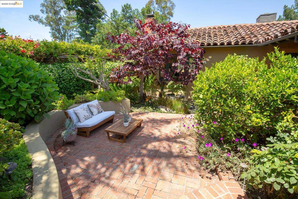 Oakland, CA 94611,6257 Girvin Dr