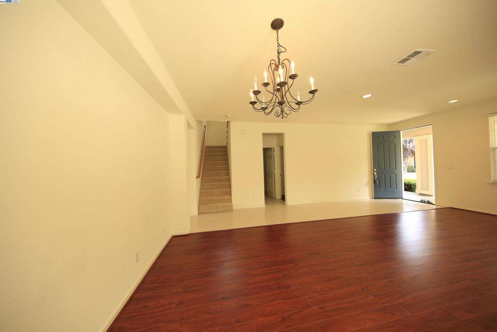 Pleasanton, CA 94566,1516 Whispering Oaks Way