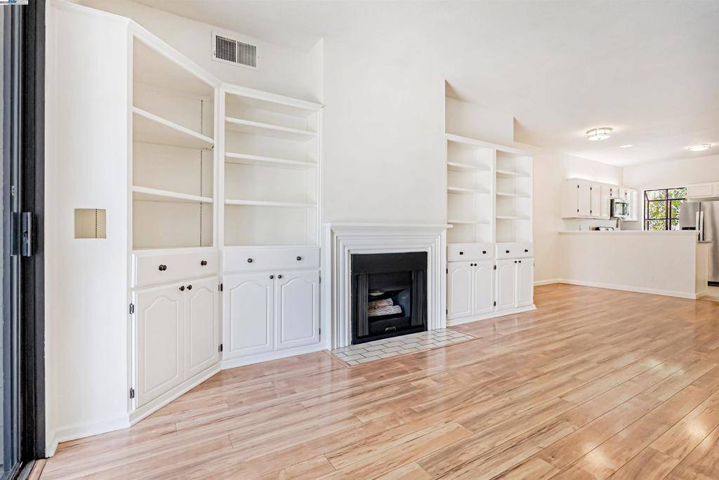 Fremont, CA 94536,36996 Meadowbrook Cmn #104