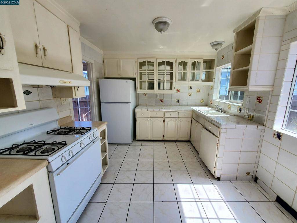 Richmond, CA 94805,766 38Th St