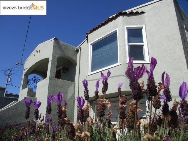 Oakland, CA 94608,4211 Market St