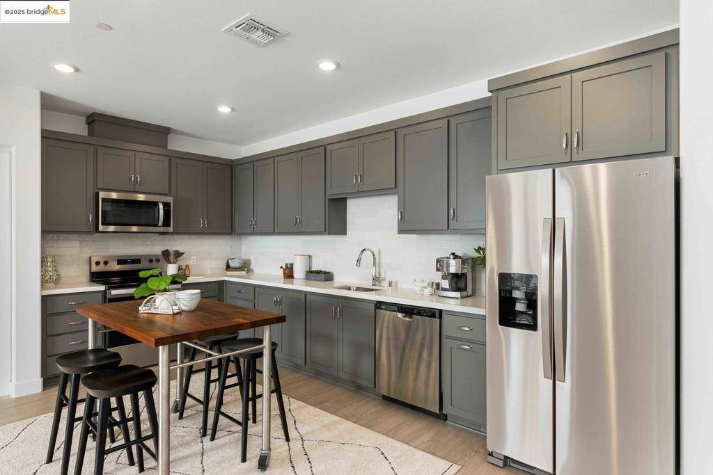 Hayward, CA 94544,500 Somi CT #310