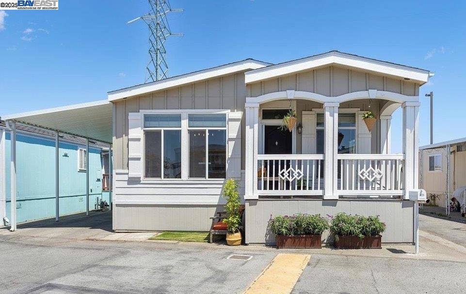 Redwood City, CA 94063,3015 E Bayshore Road #423