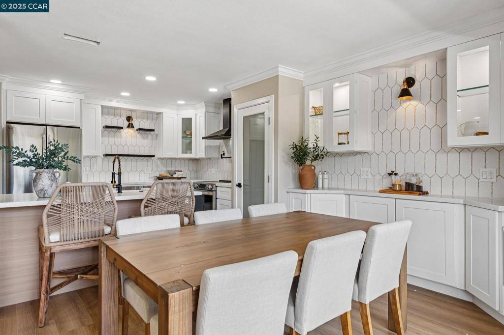 Walnut Creek, CA 94595,2101 Golden Rain Rd #14