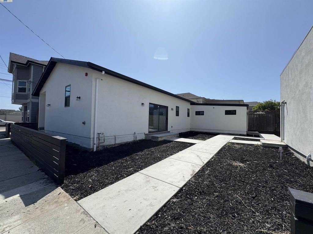 Oakland, CA 94608,2805 Linden