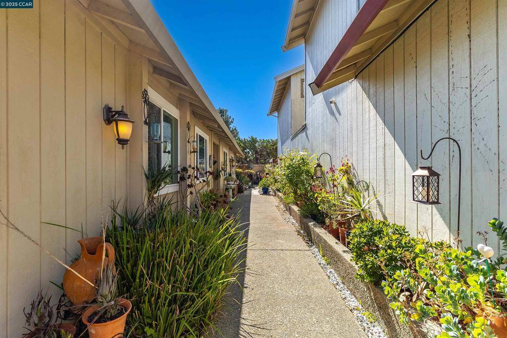 Pittsburg, CA 94565,2201 Glenmount Dr