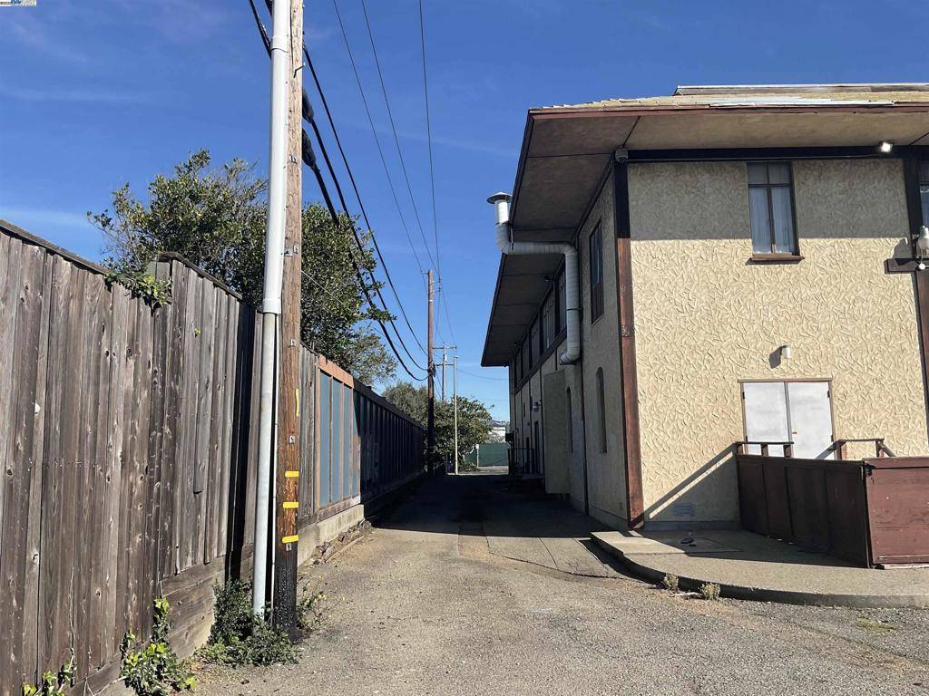 Oakland, CA 94621,8105 Capwell Dr