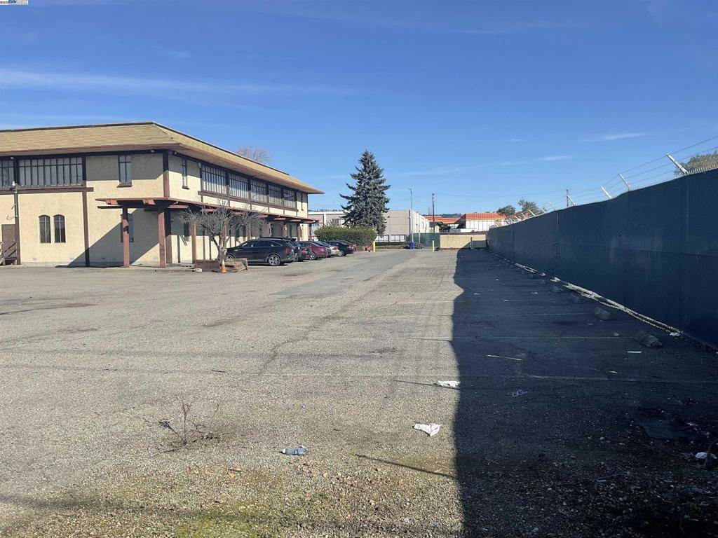 Oakland, CA 94621,8105 Capwell Dr