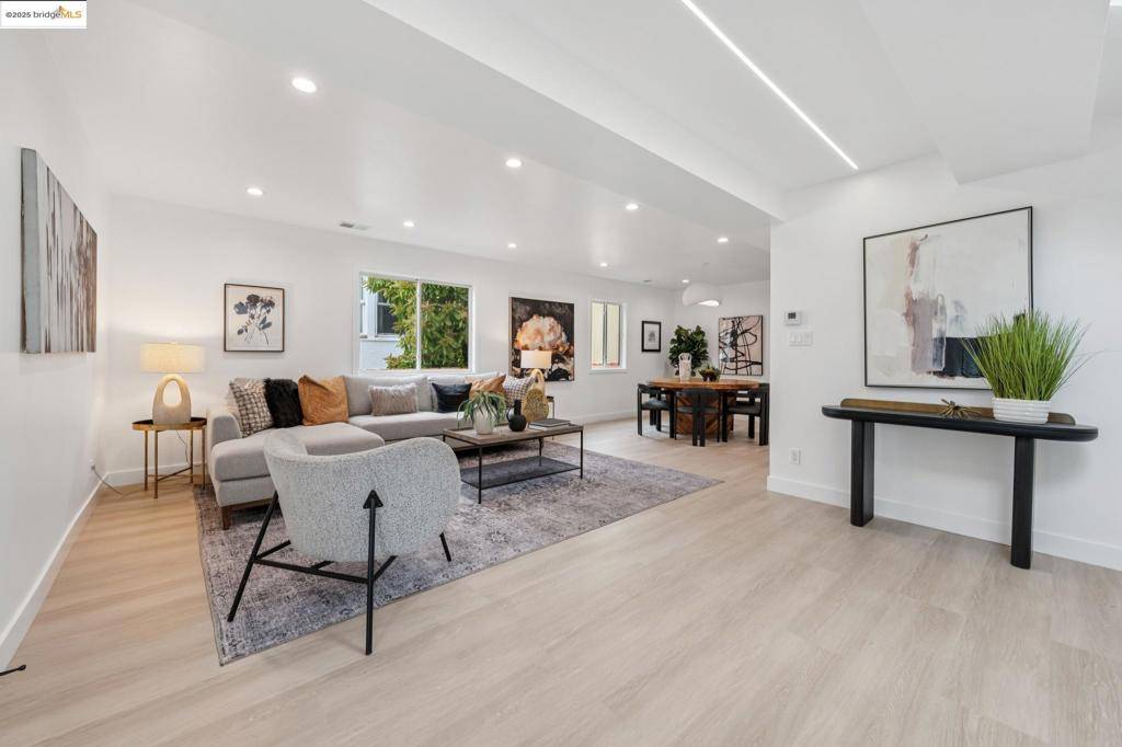 Berkeley, CA 94702,1207 Cedar St