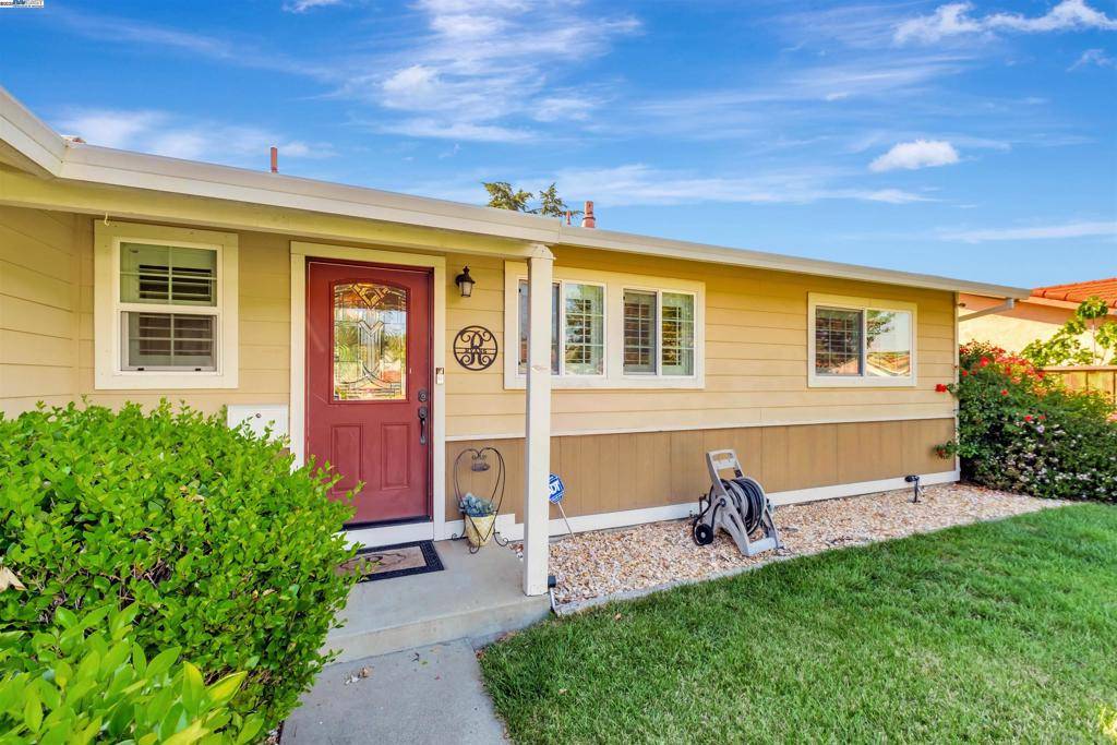 Newark, CA 94560,5965 Moores Ave