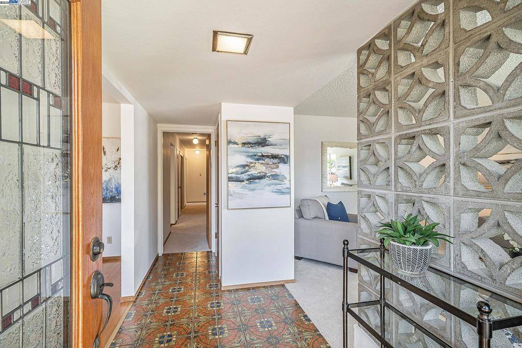 Pleasanton, CA 94566,801 E Angela St