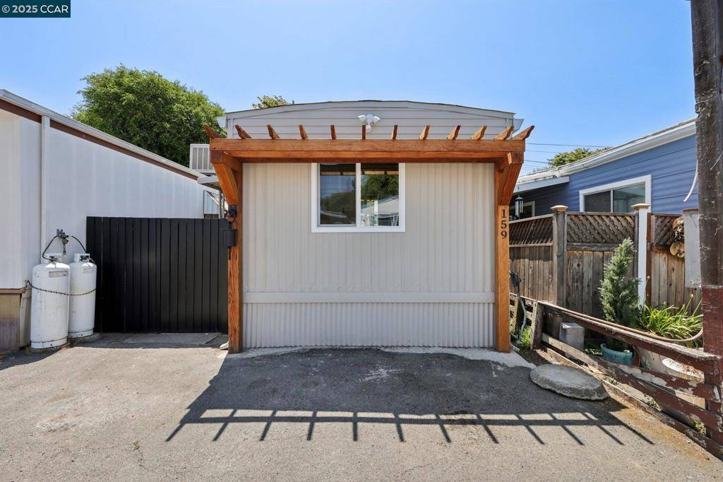 San Leandro, CA 94577,2399 E 14th Street