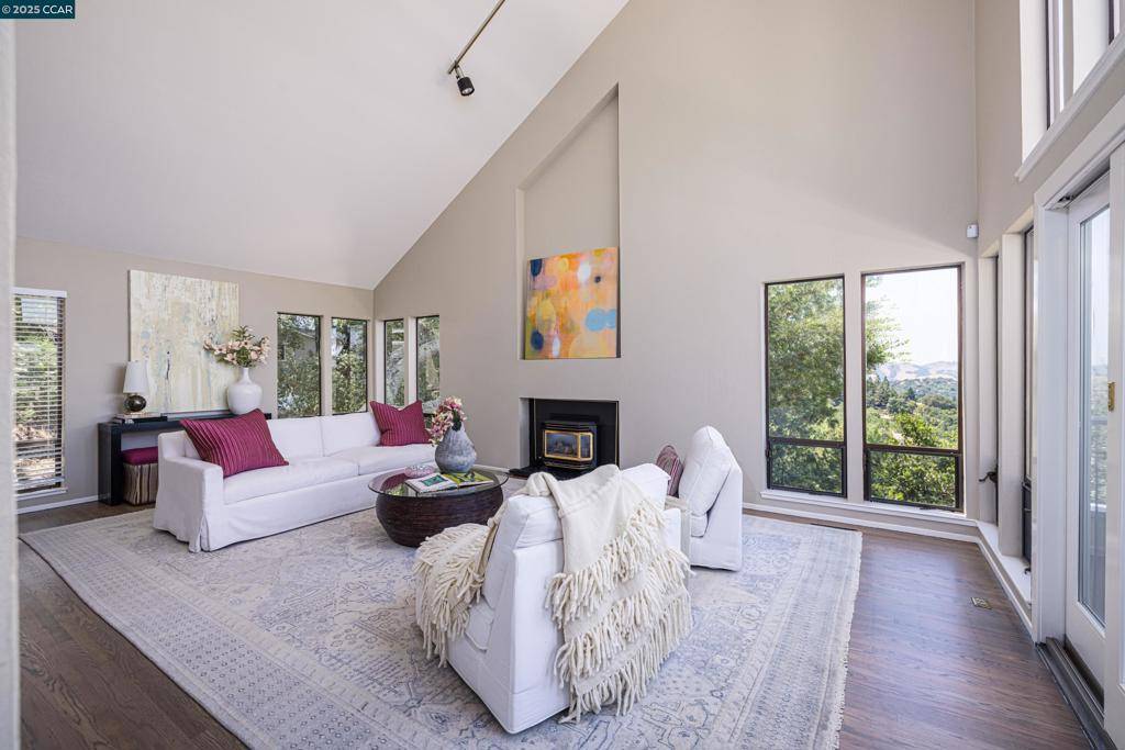 Orinda, CA 94563,47 El Gavilan Rd.