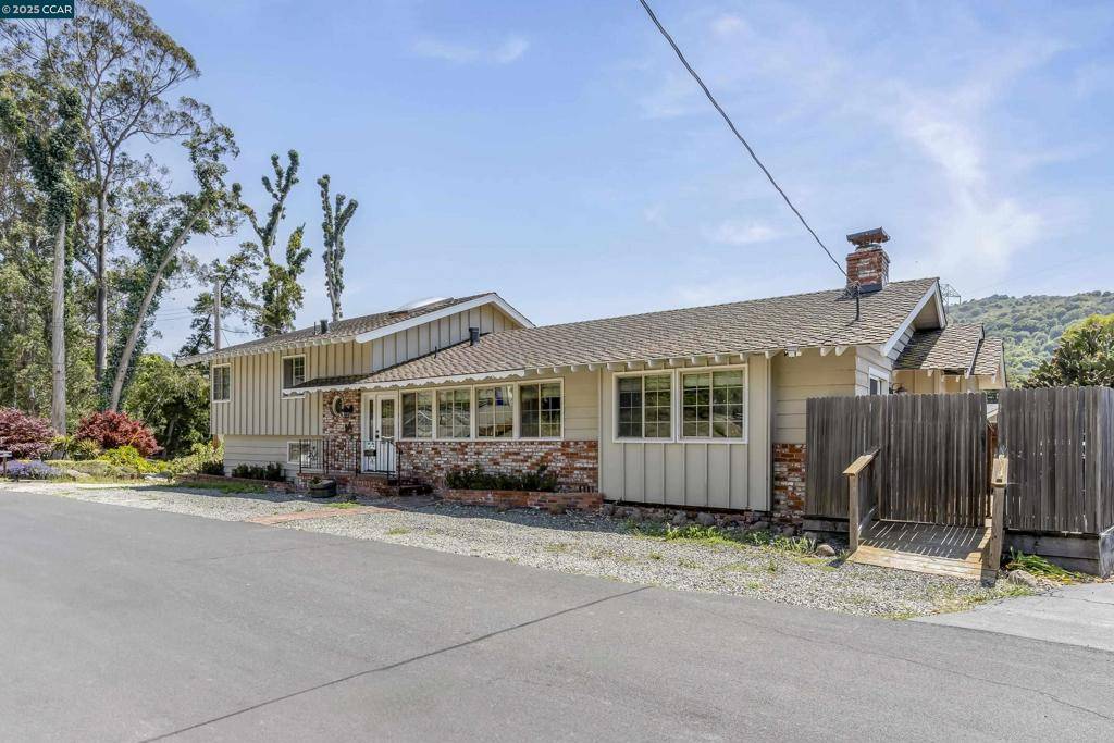 El Sobrante, CA 94803,6180 HILLSIDE DRIVE