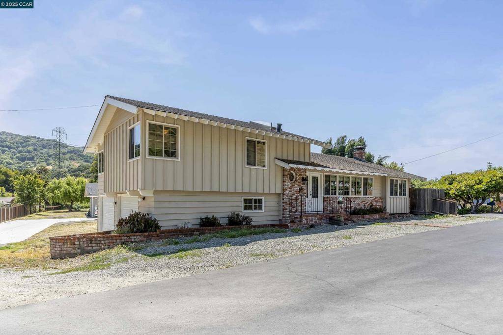 El Sobrante, CA 94803,6180 HILLSIDE DRIVE