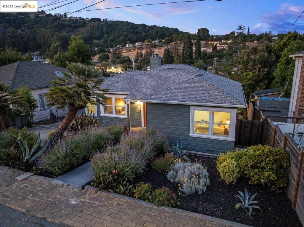 Oakland, CA 94605,8024 Earl Street