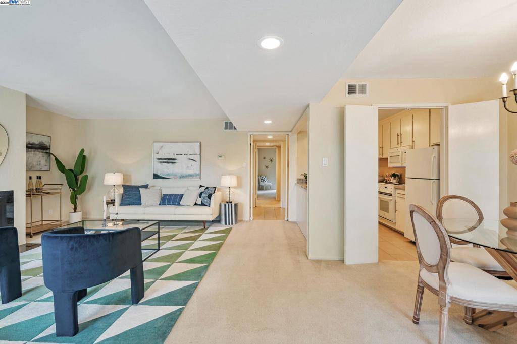 Menlo Park, CA 94025,675 Sharon Park Dr #245