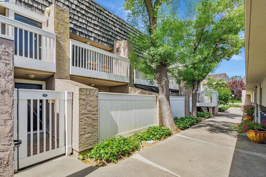 Menlo Park, CA 94025,675 Sharon Park Dr #245