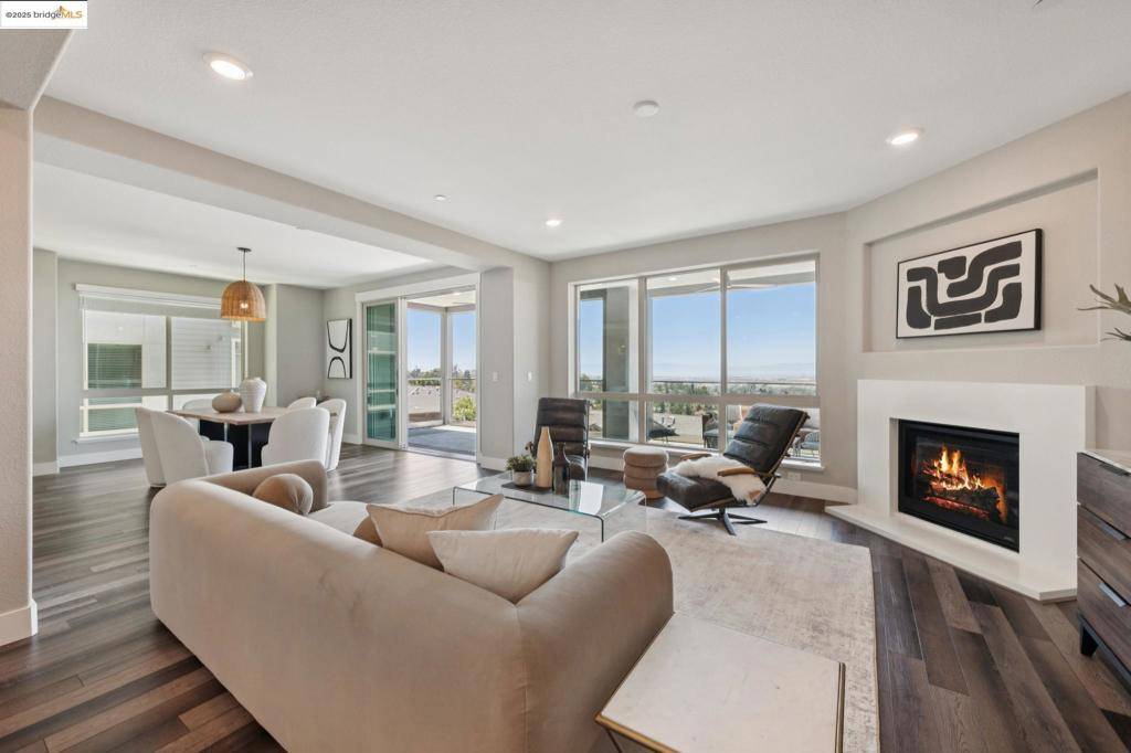 Oakland, CA 94605,6757 Skyview Dr
