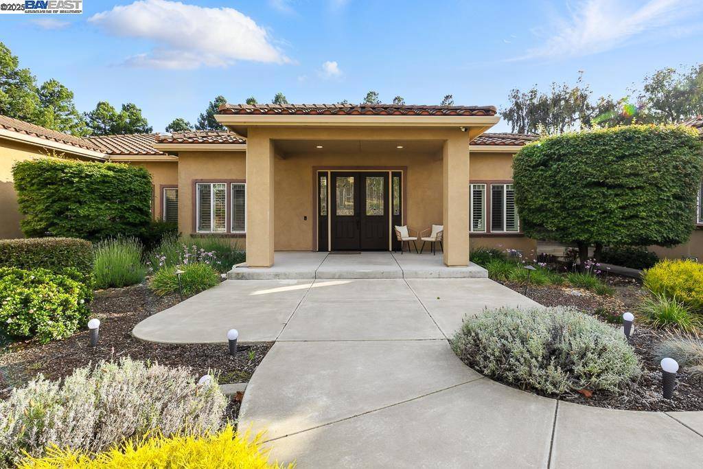 Hayward, CA 94544,874 Overhill Dr