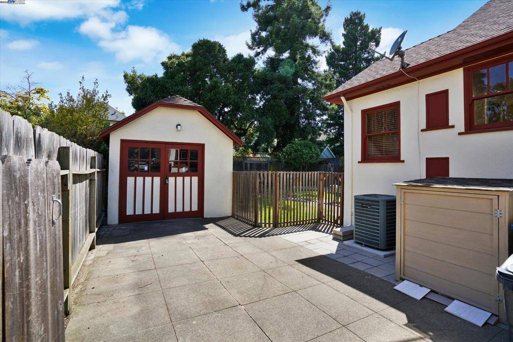 Alameda, CA 94501,2040 Central Ave