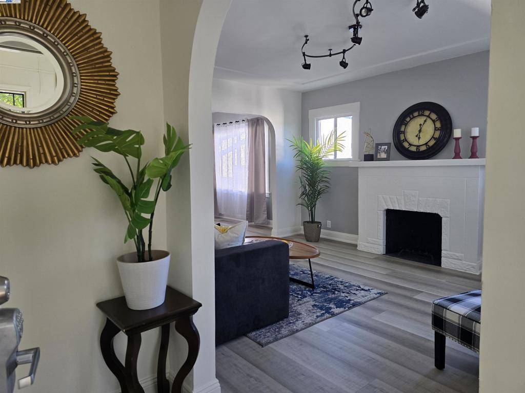 Oakland, CA 94602,2954 Delaware St