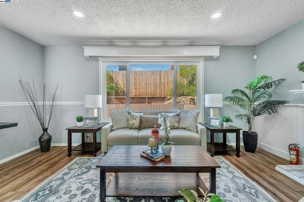 Sacramento, CA 95842,6013 Green Glen Way