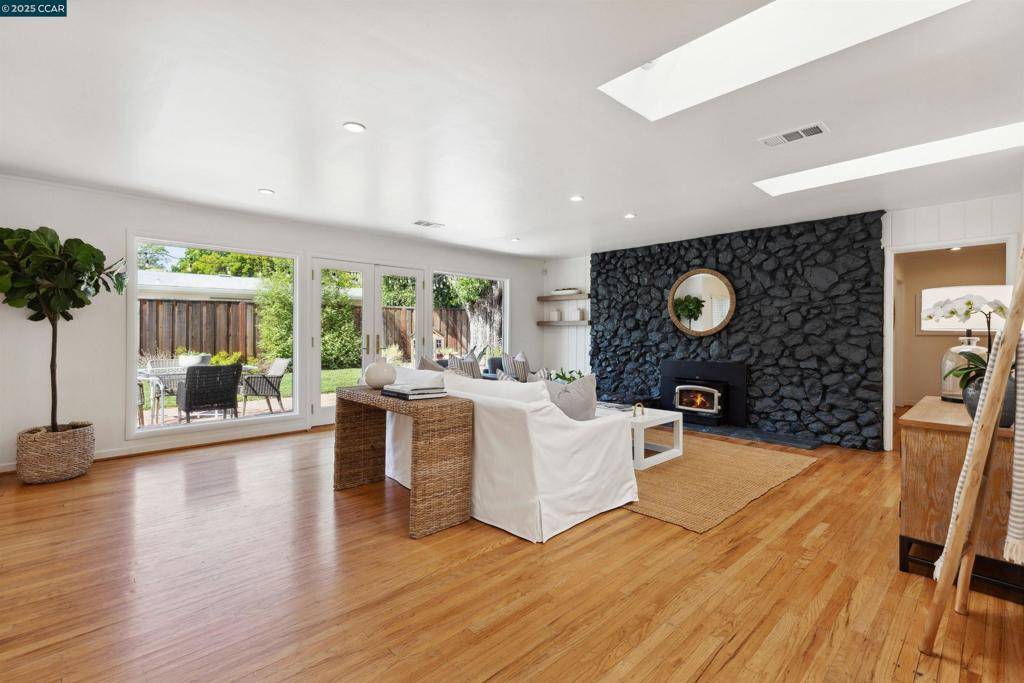 Walnut Creek, CA 94595,1848 Magnolia Way