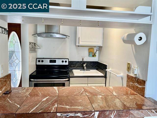 Moraga, CA 94553,35 Kent Ct.