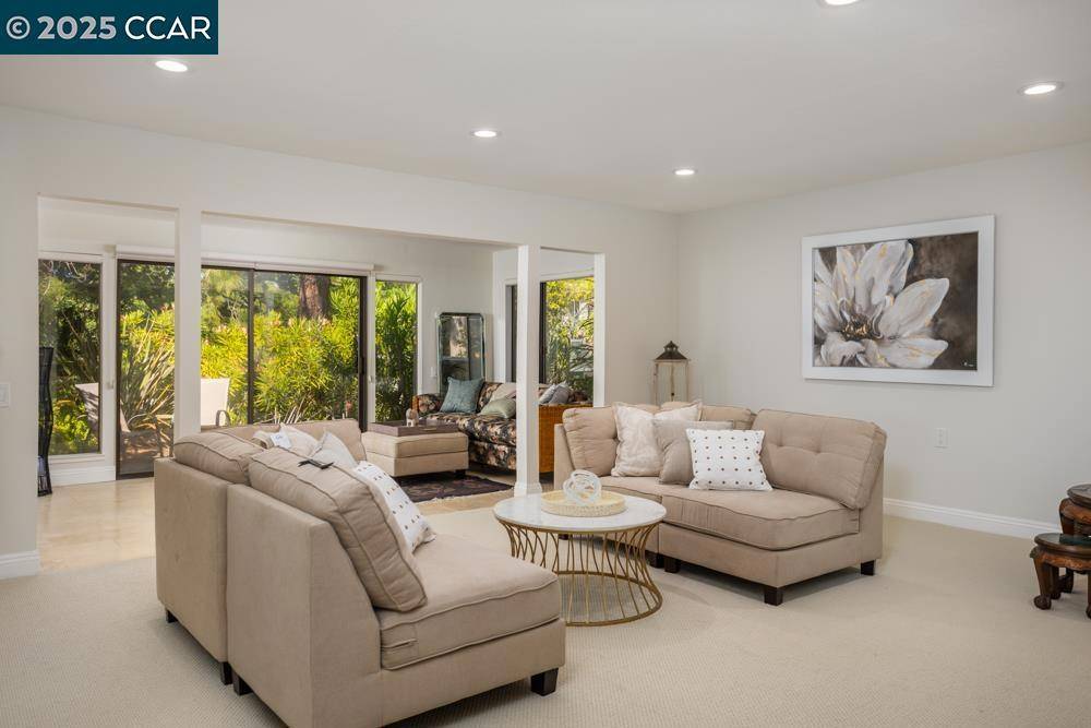 Walnut Creek, CA 94595,1224 Canyonwood Ct #2