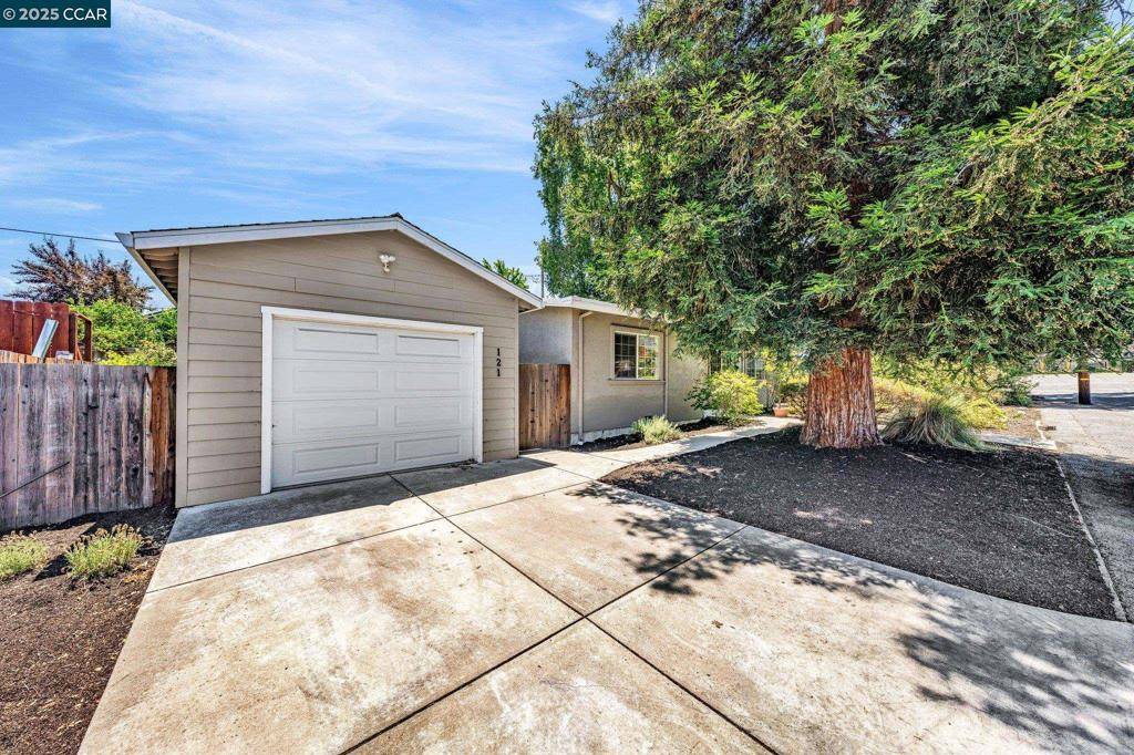 Walnut Creek, CA 94597,121 School Ln