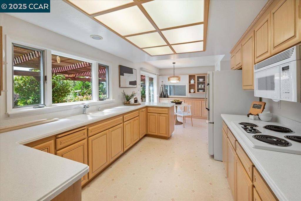 Walnut Creek, CA 94598,681 Rock Oak Rd