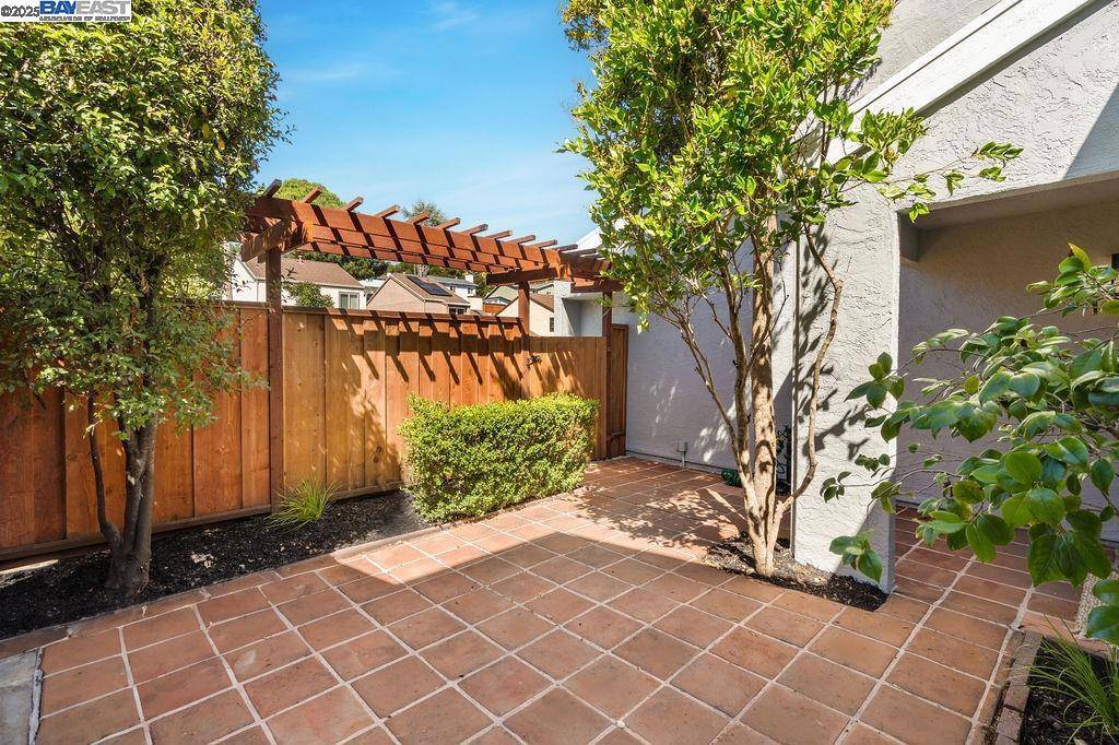 Hayward, CA 94542,28061 Thorup Ln