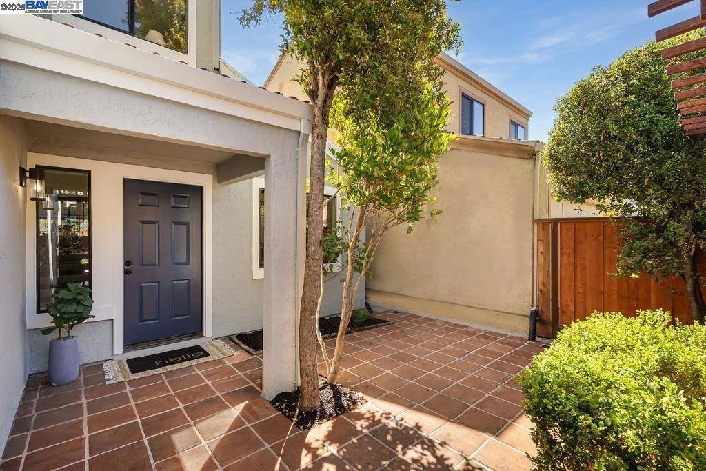 Hayward, CA 94542,28061 Thorup Ln