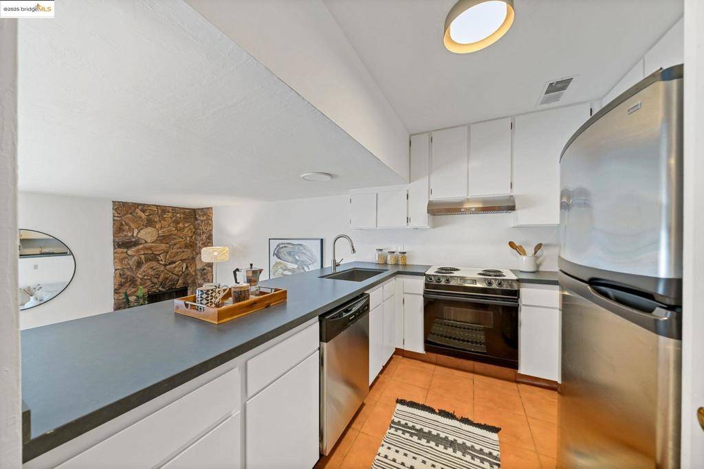 Oakland, CA 94619,3501 35Th Ave #2