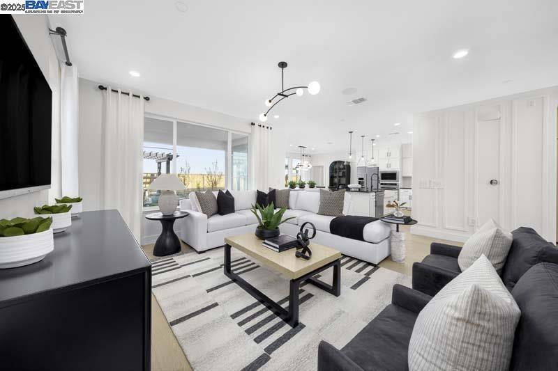 Mountain House, CA 95391,515 E Fiorino Street