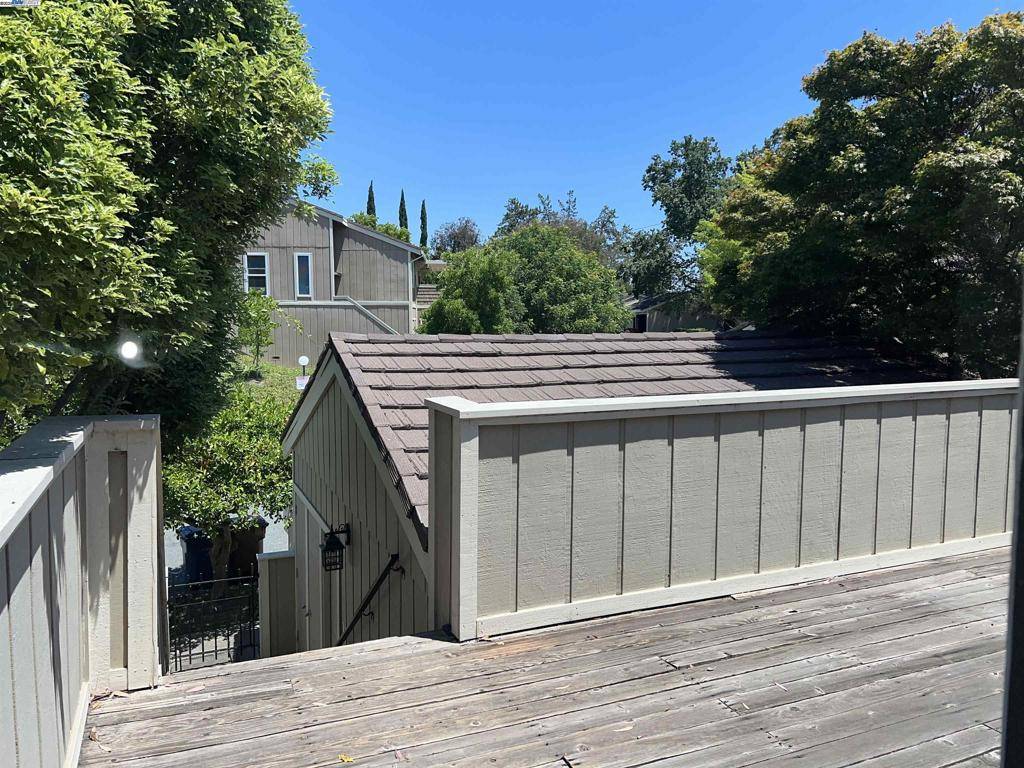 Martinez, CA 94553,405 Thistle Cir