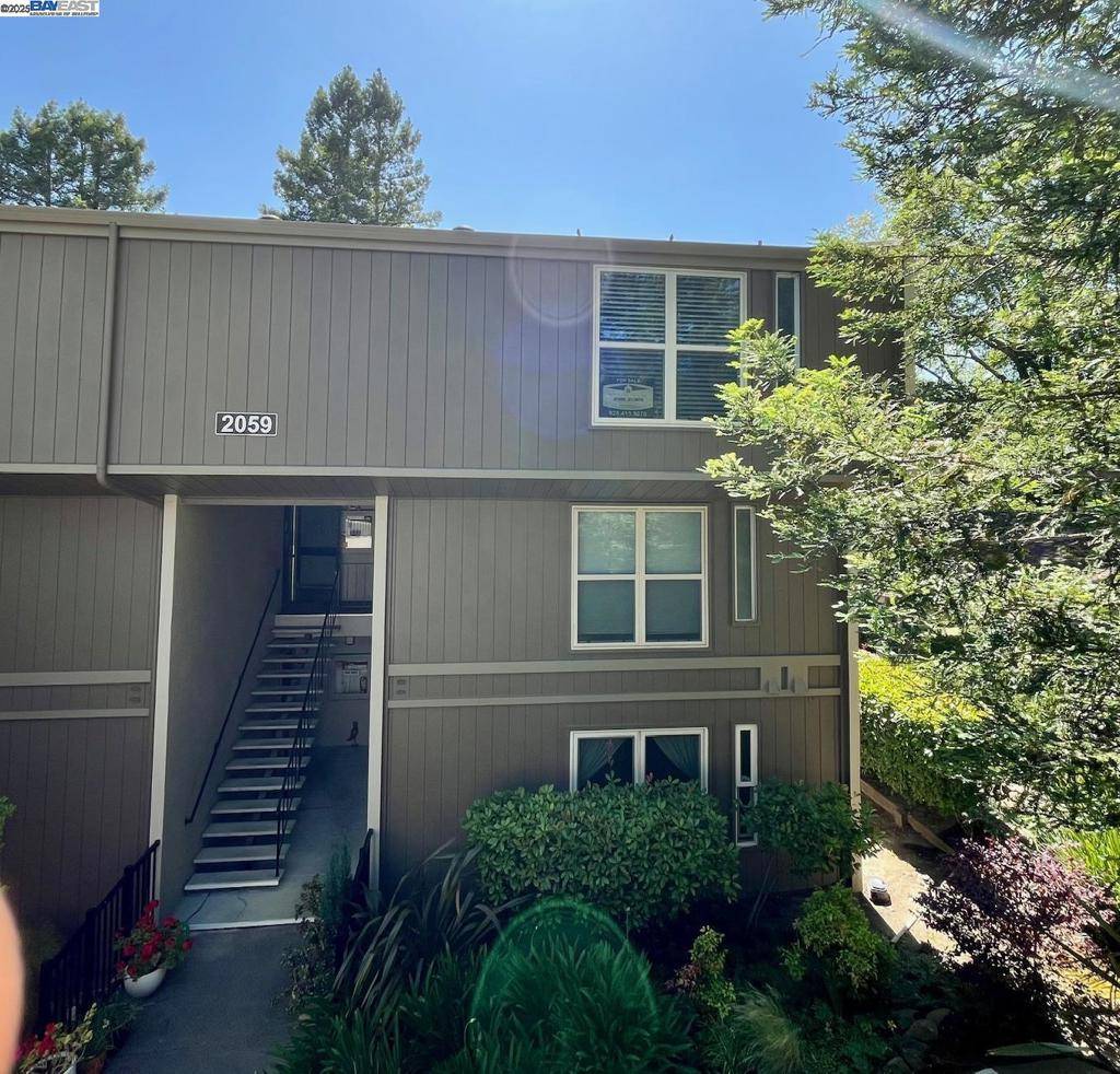 Moraga, CA 94556,2059 Ascot Dr #213