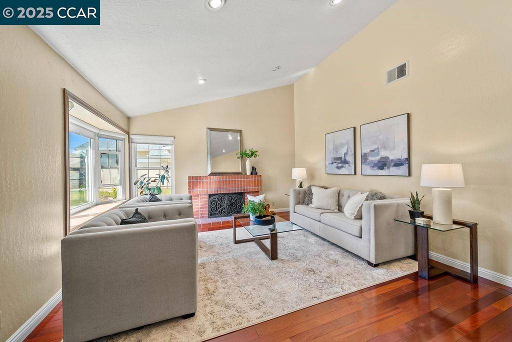 Fremont, CA 94555-2211,3330 Gloucester Place
