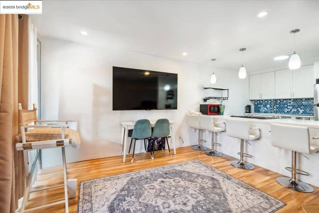 Oakland, CA 94607,5 embarcadero #130