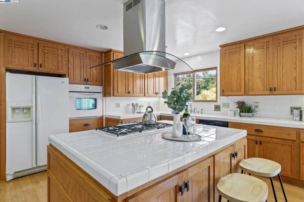 Hayward, CA 94541,24836 Canyon View Ct