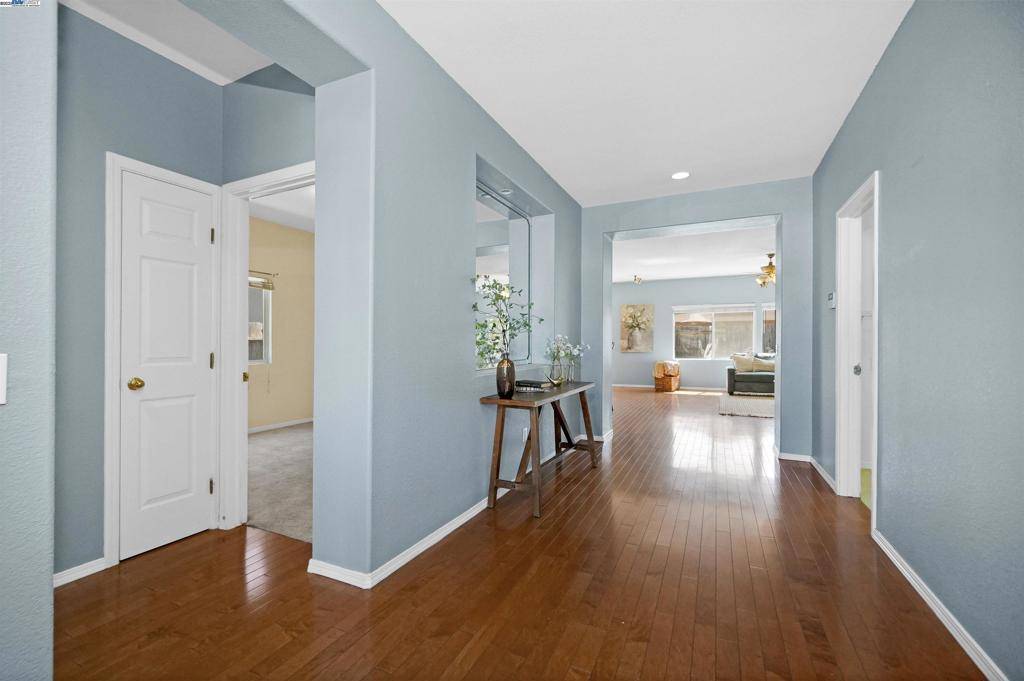 Elk Grove, CA 95624,9316 Boulder River Way